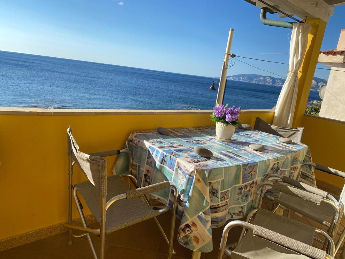 La Casa Gialla Cala Gonone Exterior foto